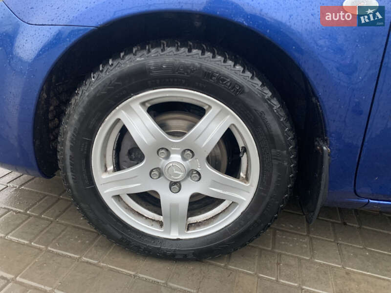 Седан Mazda 6 2002 в Добровеличковке