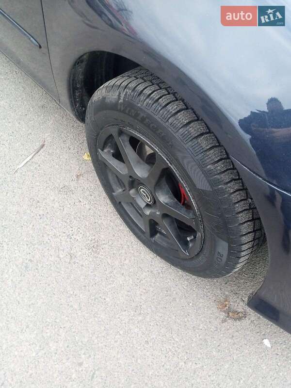 Седан Mazda 6 2004 в Яготине