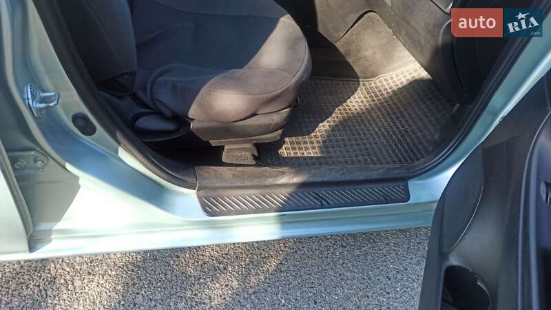 Седан Mazda 6 2005 в Полтаве