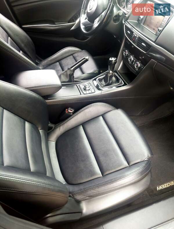 Седан Mazda 6 2014 в Днепре
