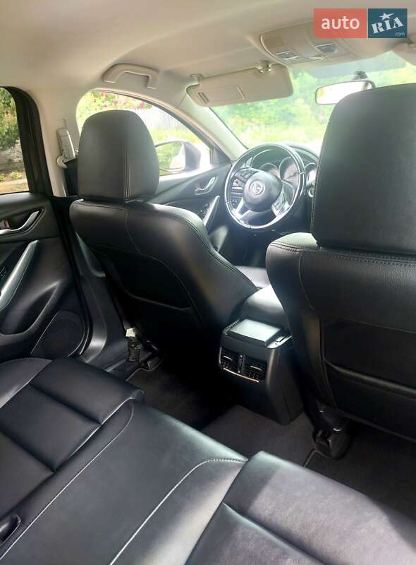 Седан Mazda 6 2014 в Днепре