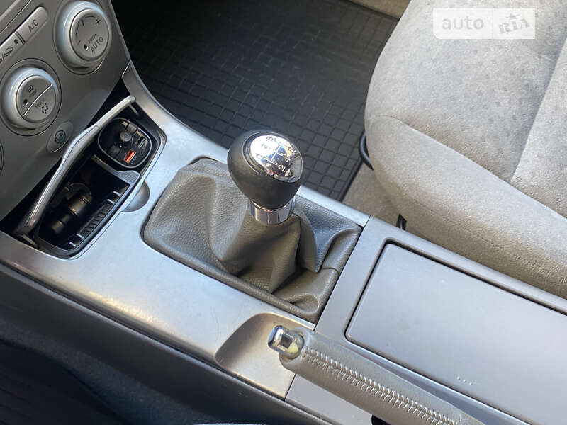 Седан Mazda 6 2005 в Ровно