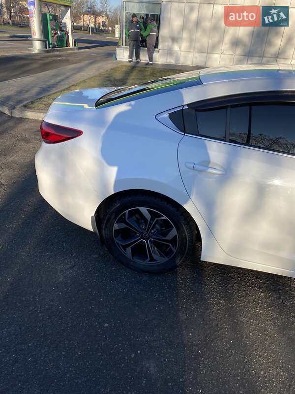 Седан Mazda 6 2014 в Заліщиках