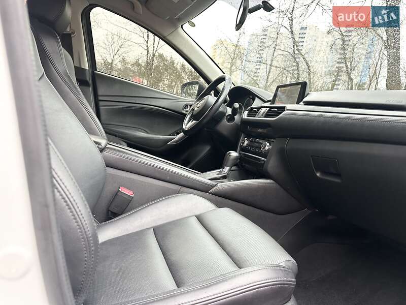 Седан Mazda 6 2015 в Киеве