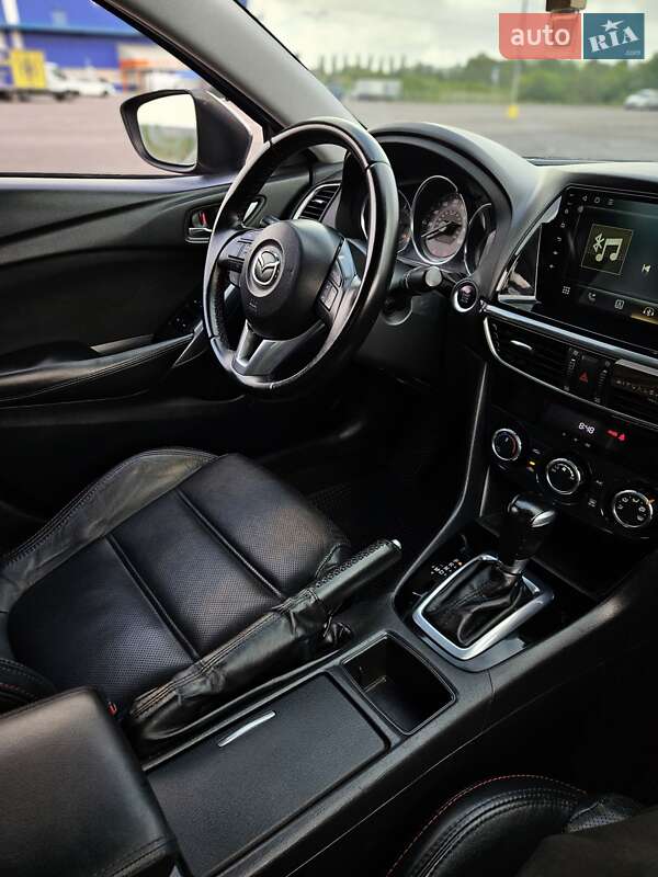 Седан Mazda 6 2014 в Ровно