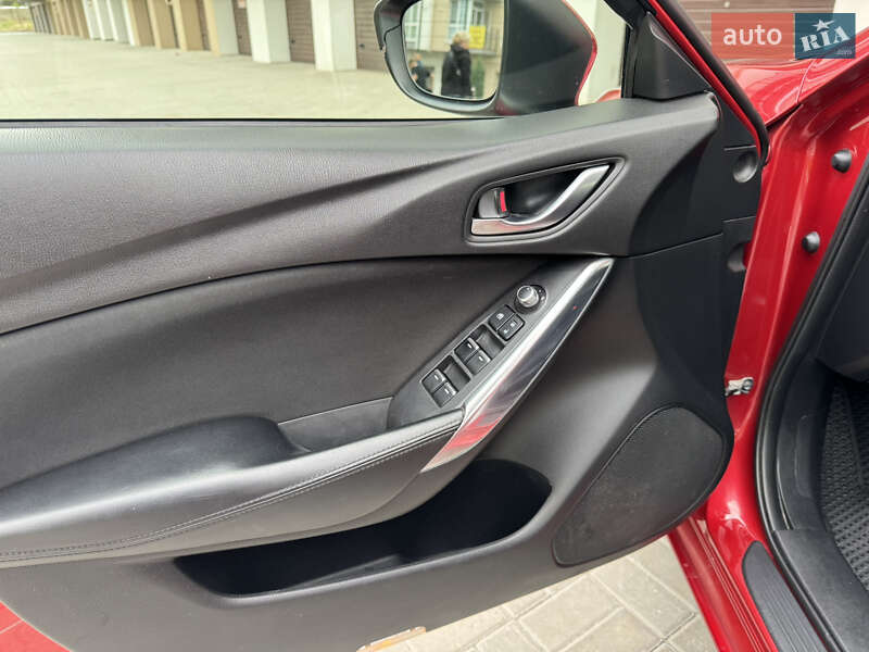 Седан Mazda 6 2015 в Днепре