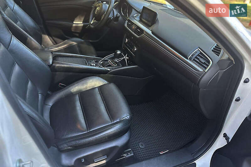 Седан Mazda 6 2016 в Тернополе