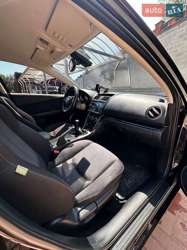 Седан Mazda 6 2008 в Остроге