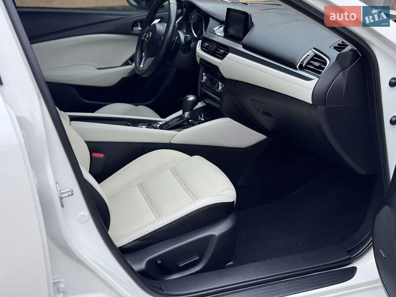 Седан Mazda 6 2016 в Киеве