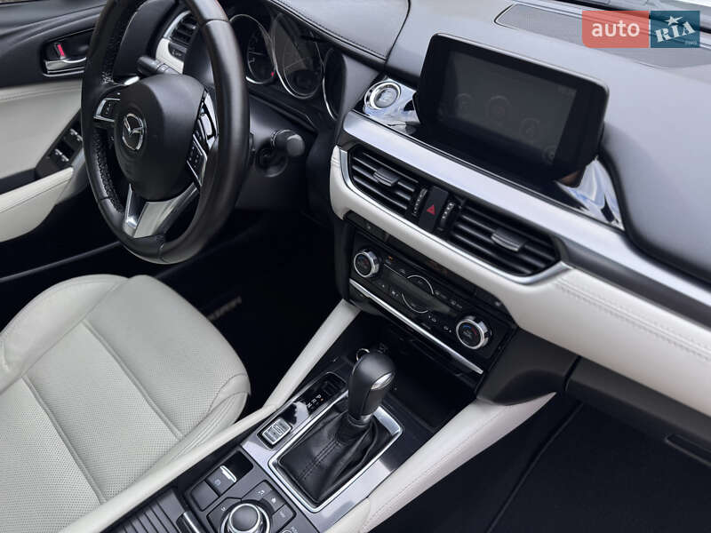 Седан Mazda 6 2016 в Киеве