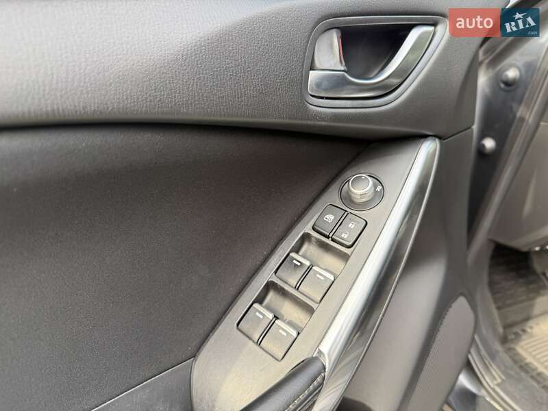 Седан Mazda 6 2016 в Киеве