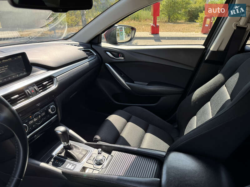 Седан Mazda 6 2015 в Днепре