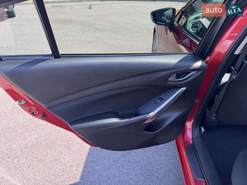 Седан Mazda 6 2015 в Днепре