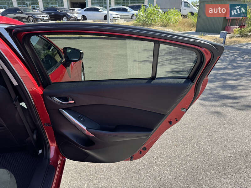 Седан Mazda 6 2015 в Днепре