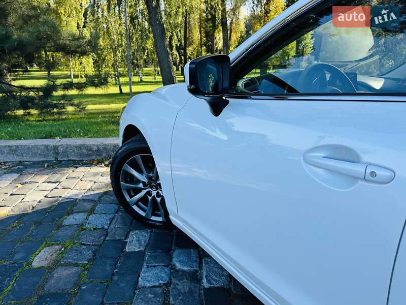 Седан Mazda 6 2016 в Киеве
