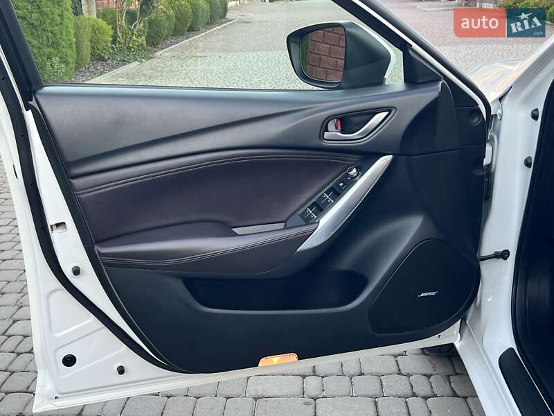 Седан Mazda 6 2015 в Ровно