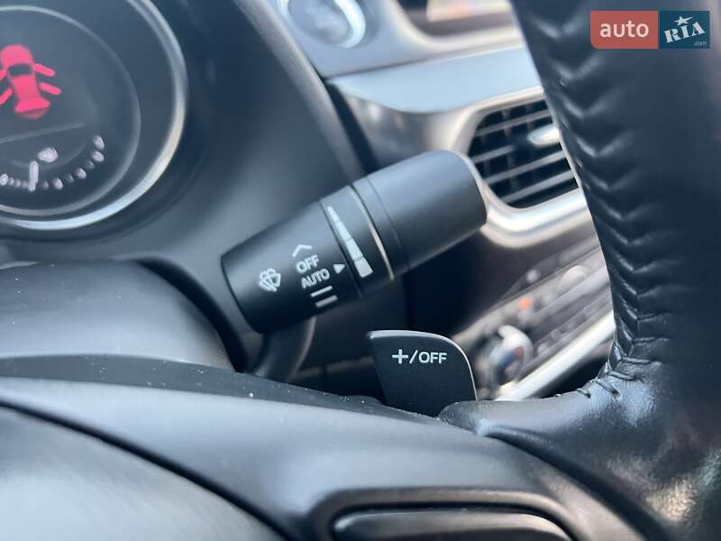 Седан Mazda 6 2015 в Ровно
