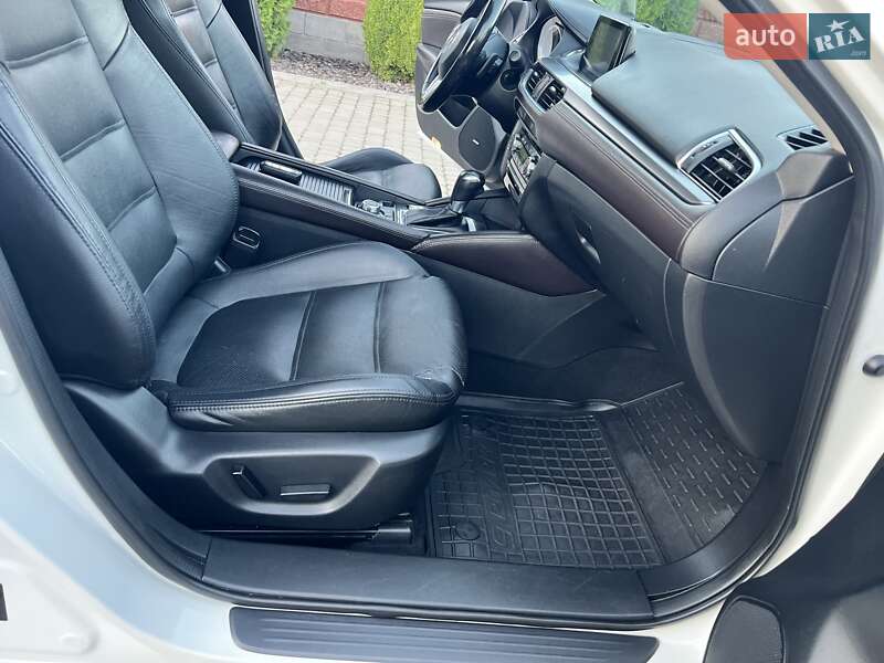 Седан Mazda 6 2015 в Ровно