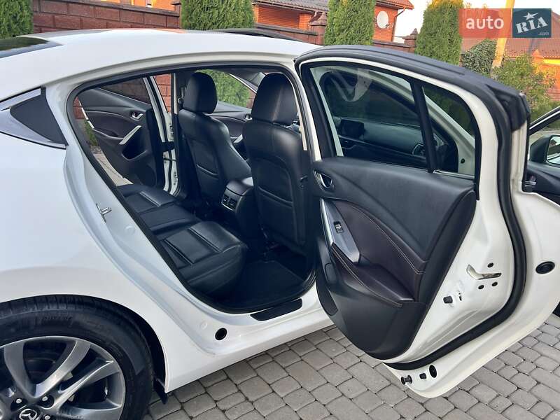 Седан Mazda 6 2015 в Ровно