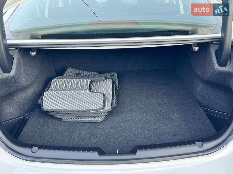 Седан Mazda 6 2015 в Ровно