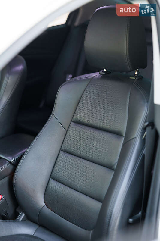 Седан Mazda 6 2015 в Днепре