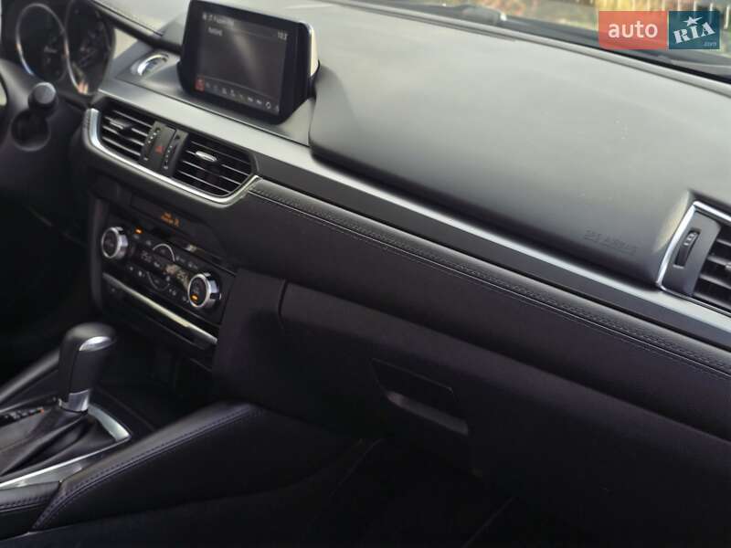 Седан Mazda 6 2017 в Черновцах