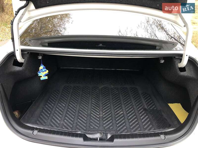 Седан Mazda 6 2012 в Золотоноше