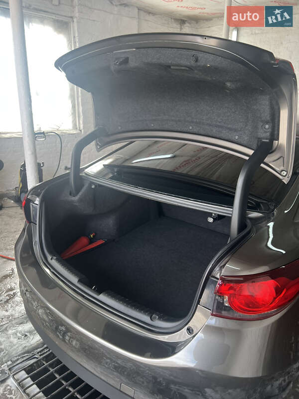 Седан Mazda 6 2015 в Полтаві