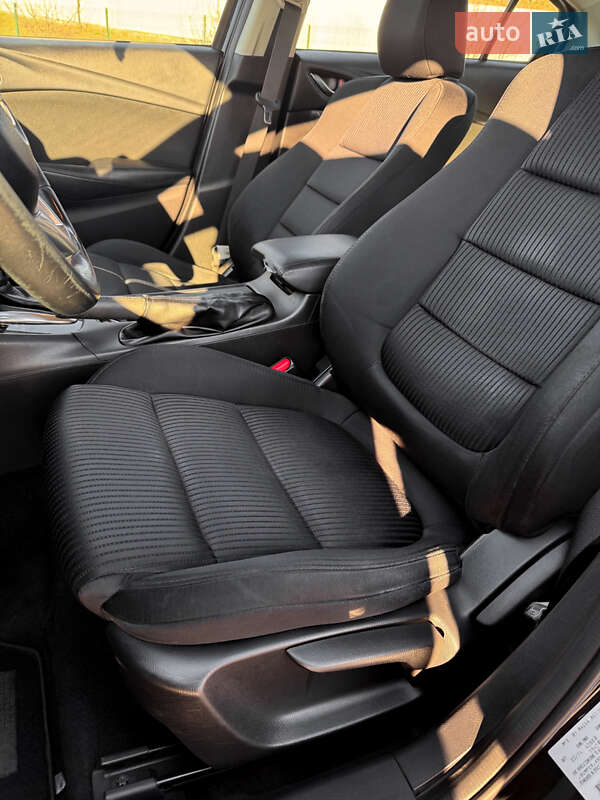 Седан Mazda 6 2014 в Львове