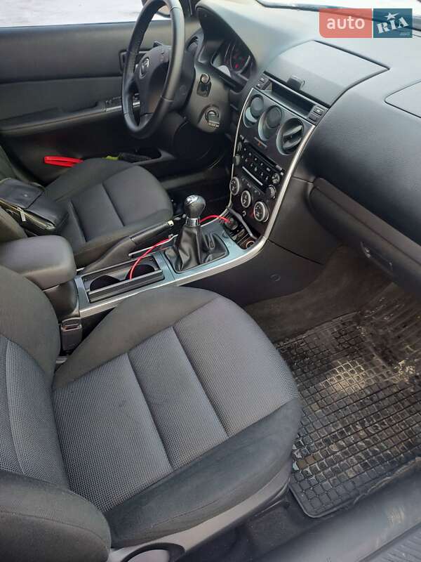 Седан Mazda 6 2005 в Остроге