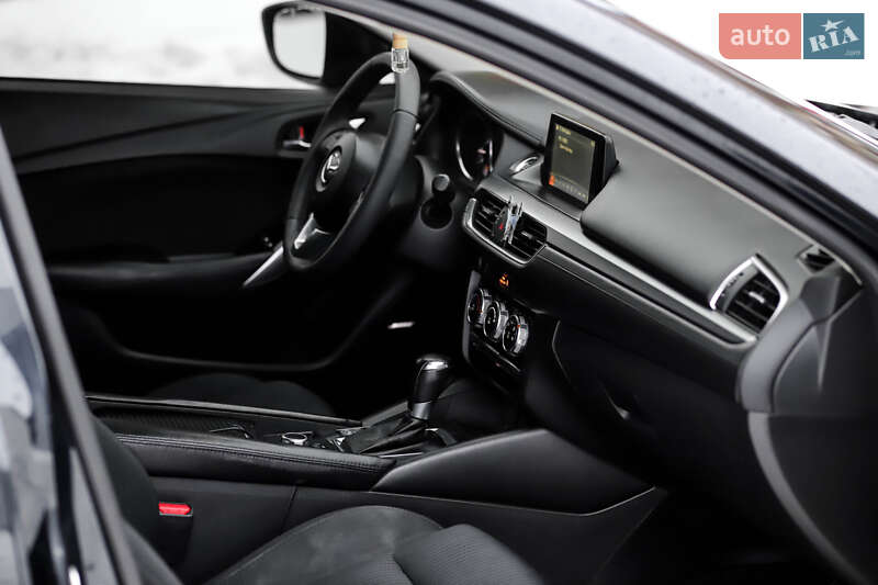 Седан Mazda 6 2015 в Львові