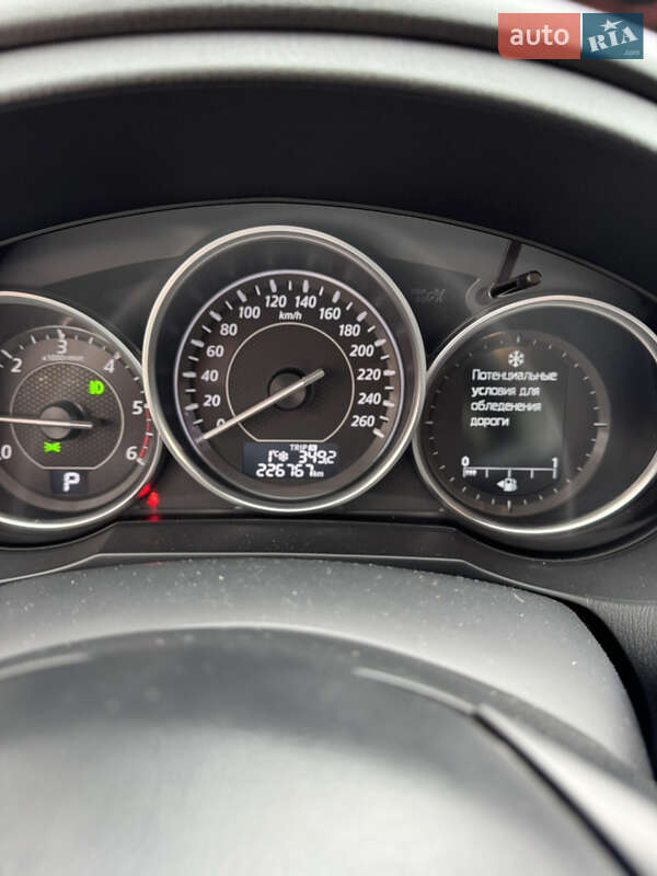 Седан Mazda 6 2014 в Новояворівську