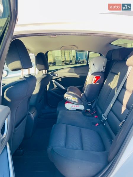 Седан Mazda 6 2015 в Львові