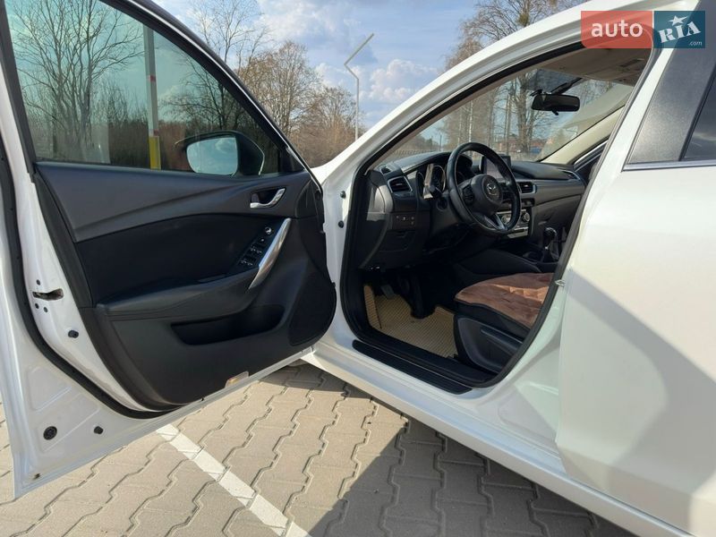 Седан Mazda 6 2016 в Дубні