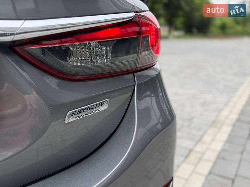 Седан Mazda 6 2013 в Черновцах