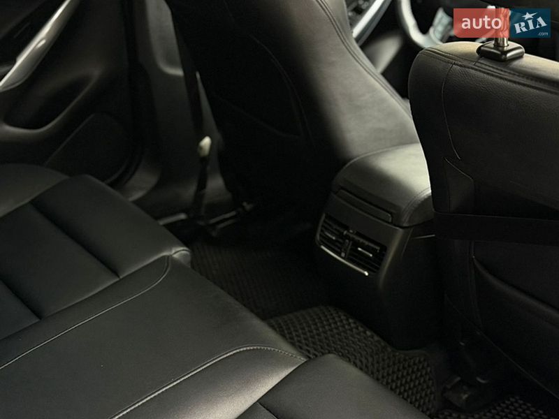 Седан Mazda 6 2013 в Черновцах