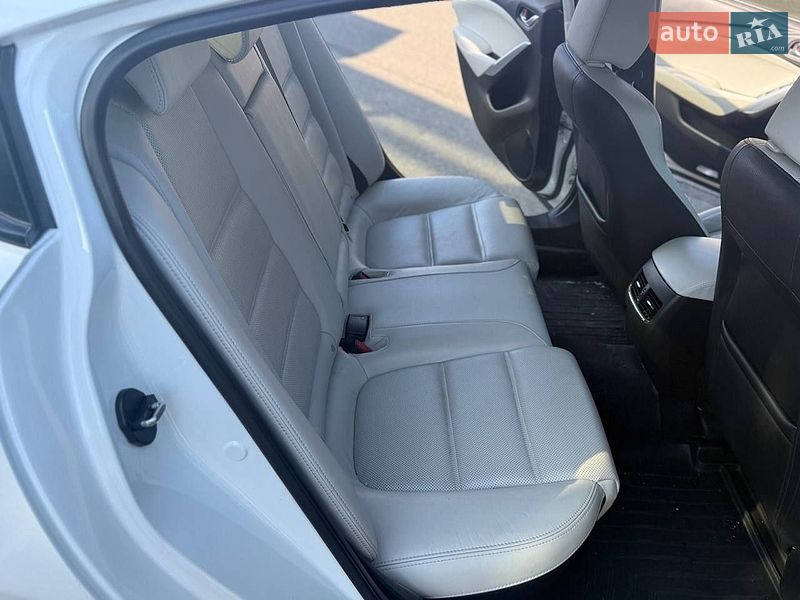 Седан Mazda 6 2015 в Софіївській Борщагівці