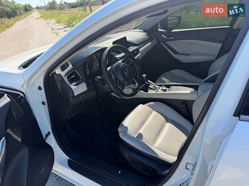 Седан Mazda 6 2016 в Болграді