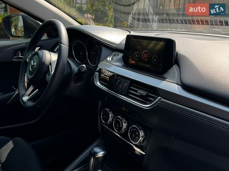Седан Mazda 6 2016 в Чернівцях