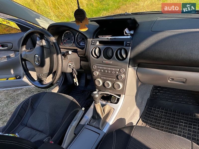 Седан Mazda 6 2004 в Остроге