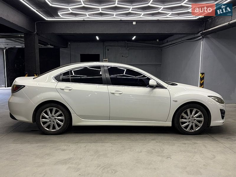 Седан Mazda 6 2010 в Черновцах