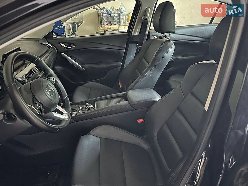 Седан Mazda 6 2016 в Чернівцях