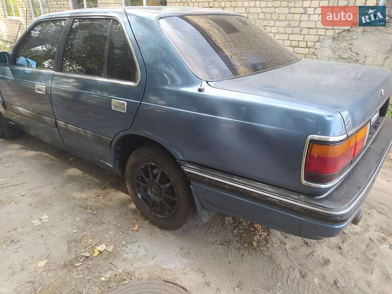 Седан Mazda 929 1988 в Хмельницькому