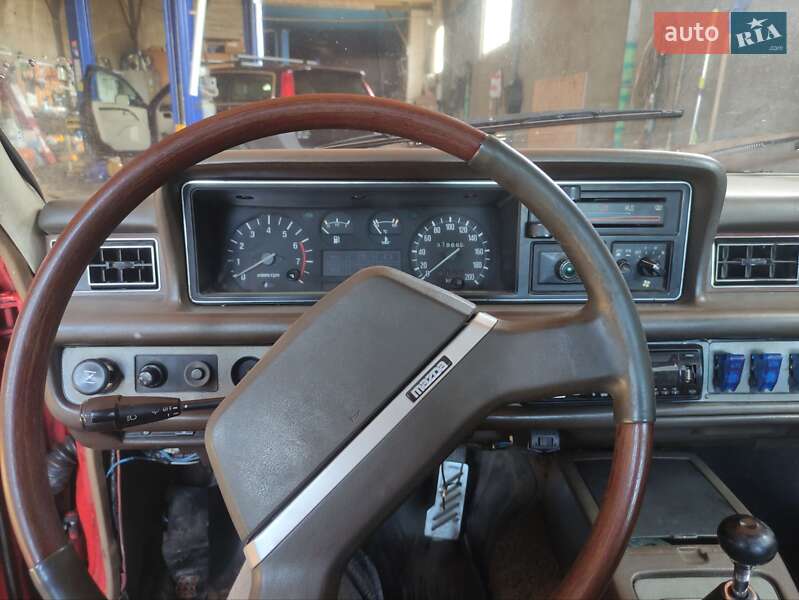 Седан Mazda 929 1981 в Львове