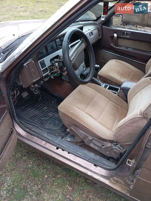 Седан Mazda 929 1987 в Старой Жадовой