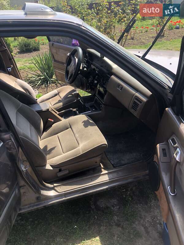 Седан Mazda 929 1990 в Турбовом