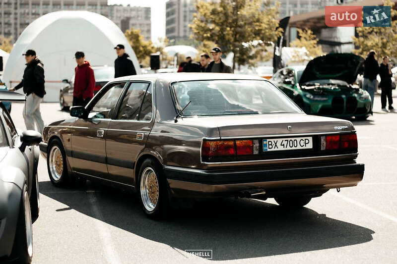 Седан Mazda 929 1987 в Хмельницком
