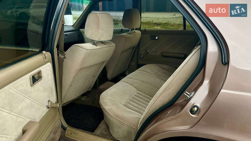 Седан Mazda 929 1987 в Хмельницком