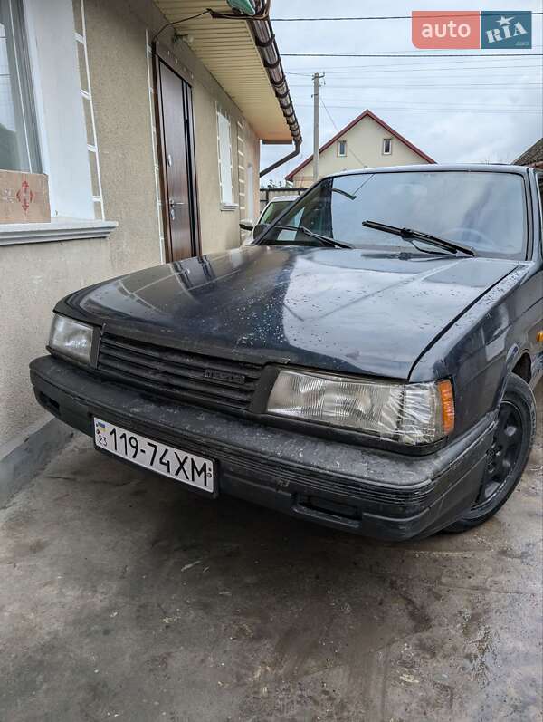 Седан Mazda 929 1988 в Ярмолинцах