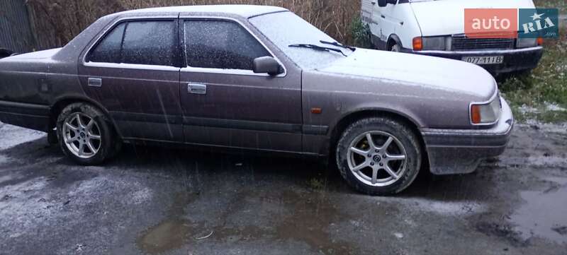 Седан Mazda 929 1991 в Ровно
